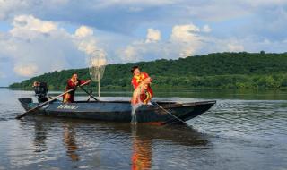 外国人唱的乌苏里船歌90年代 乌苏里船歌钢琴曲
